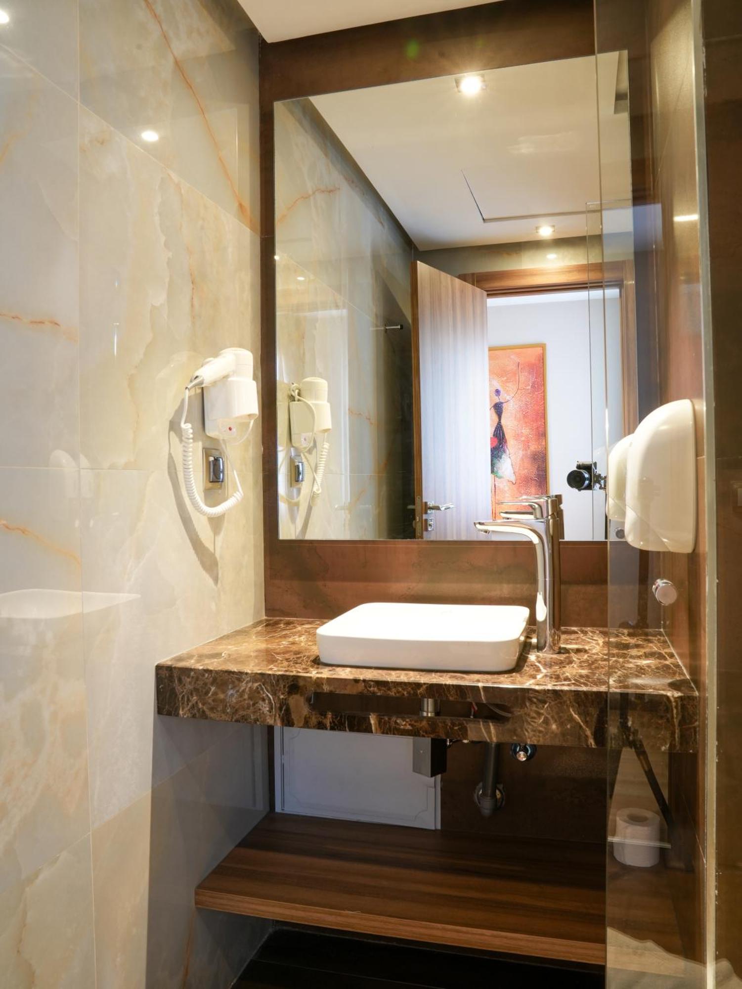 First Suites Hotel Rabat Exteriör bild