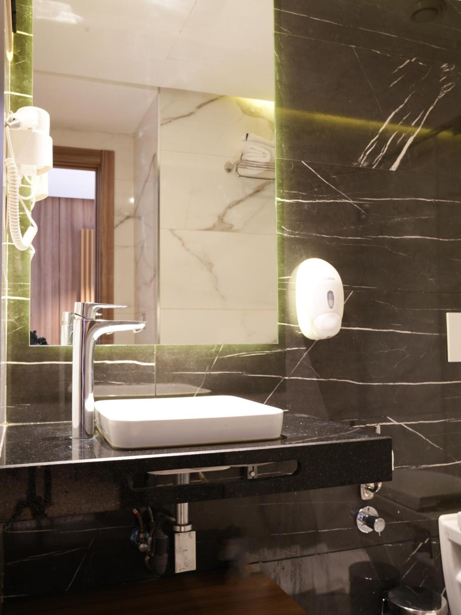First Suites Hotel Rabat Exteriör bild